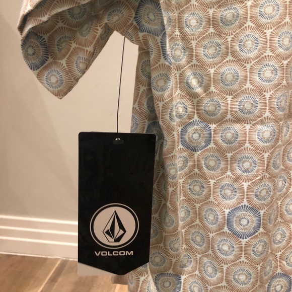 Men’s Volcom button down - Picture 5 of 6